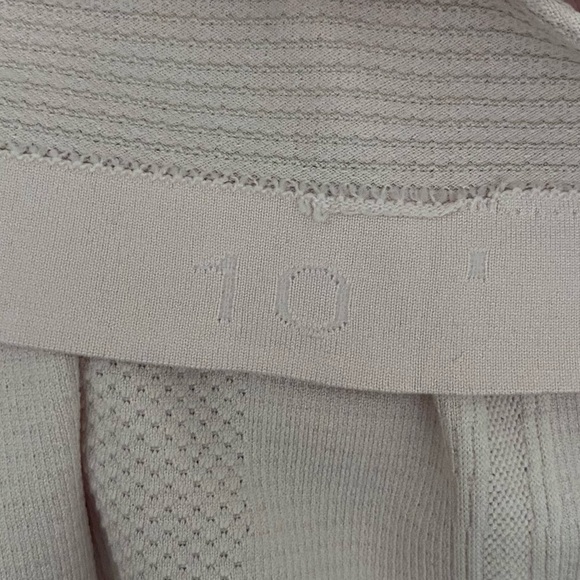 ⭐️ SOLD ⭐️ Lululemon Run Swiftly Long Sleeve Top Size 10 Pale Pink - Picture 8 of 8